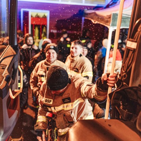 Przywitanie nowego wozu strażackiego OSP Książenice