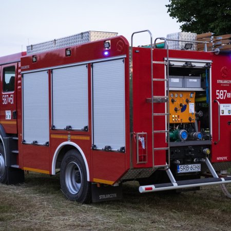 Pożar budynku gospodarczego na ulicy Wiejskiej oraz powalone drzewo na ulicy Dębowej.
