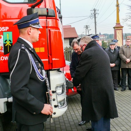 Uroczystość przekazania i poświęcenia nowego wozu strażackiego - 10 grudnia 2016

