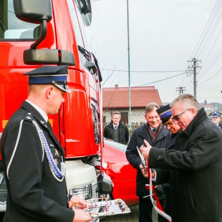 Uroczystość przekazania i poświęcenia nowego wozu strażackiego - 10 grudnia 2016
