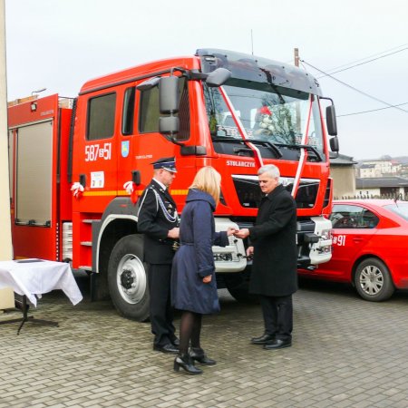 Uroczystość przekazania i poświęcenia nowego wozu strażackiego - 10 grudnia 2016
